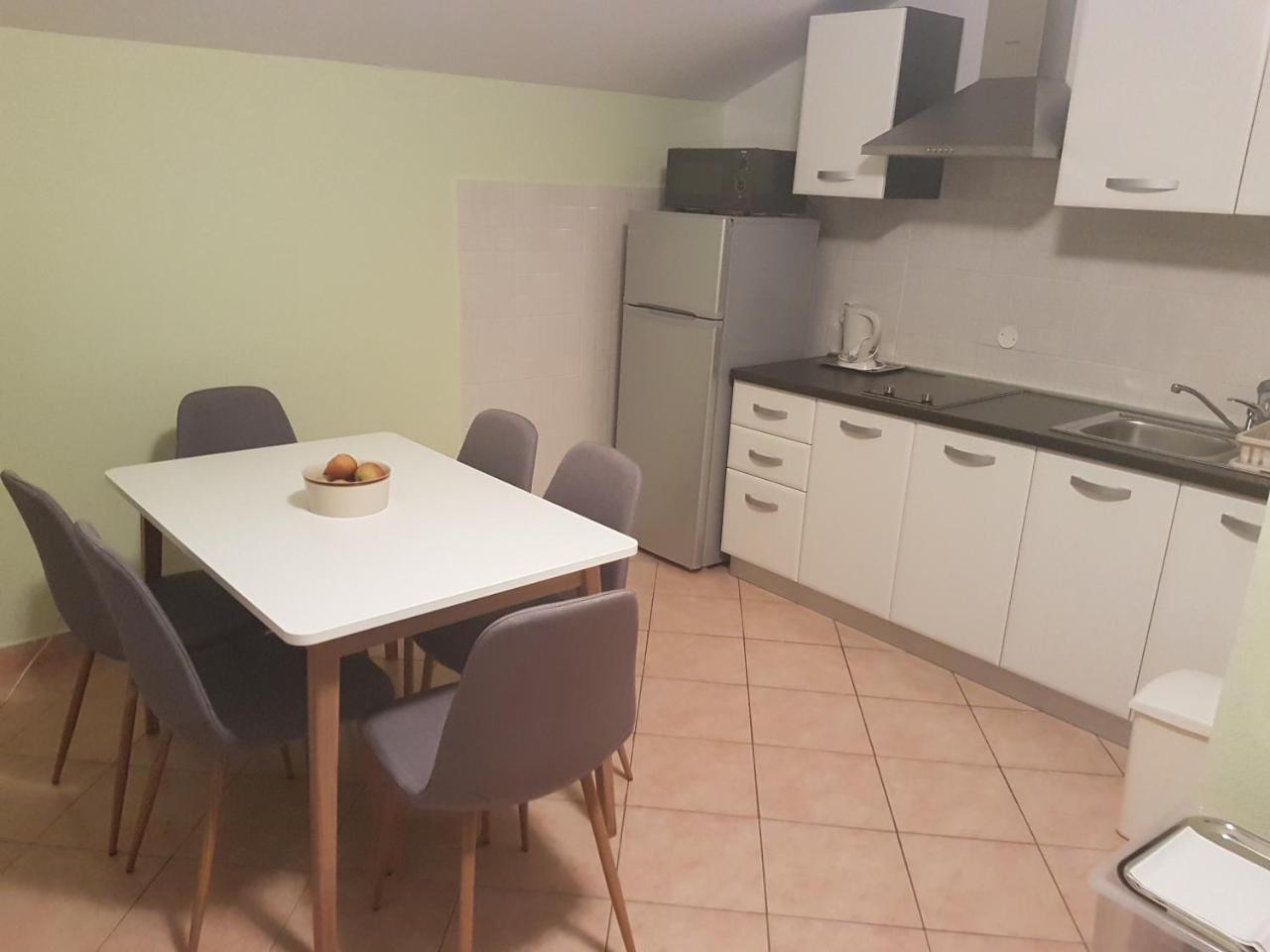 Apartment Danica Брела Екстериор снимка